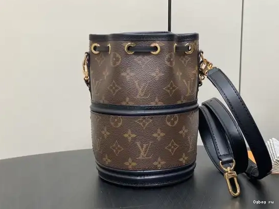 Canoe New Bag-14*20.5*14CM VUITTON LOUIS 0611